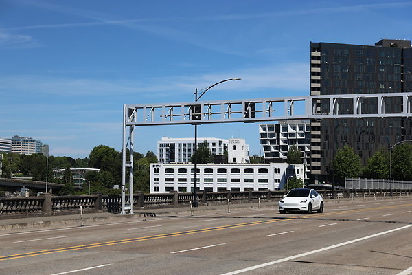 W Burnside Bridge 080