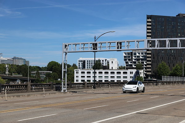 W Burnside Bridge 081