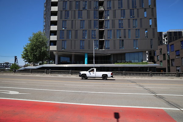 W Burnside Bridge 211