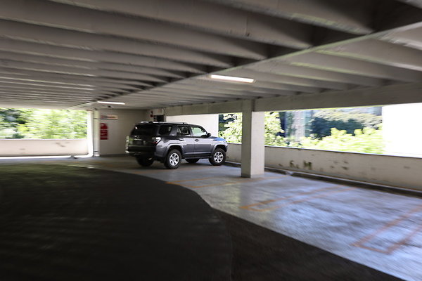 Crown Plaza Garage 059