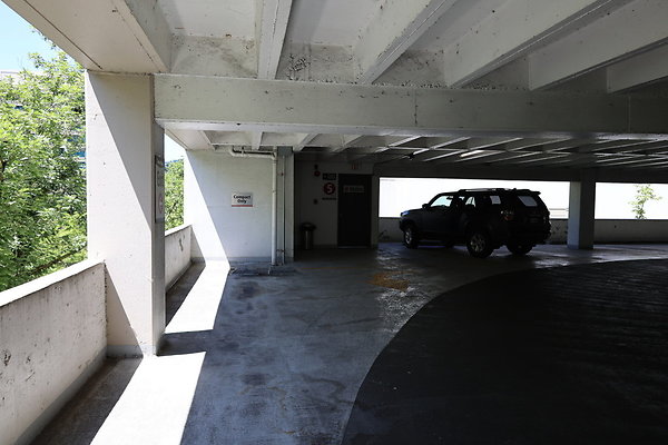 Crown Plaza Garage 088