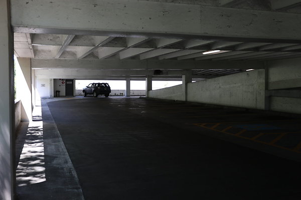 Crown Plaza Garage 006
