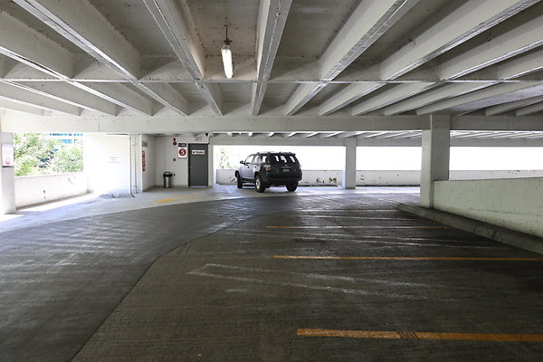 Crown Plaza Garage 014