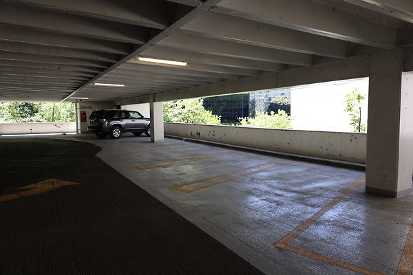 Crown Plaza Garage 054