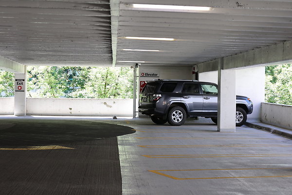 Crown Plaza Garage 048