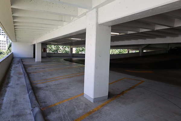 Crown Plaza Garage 063