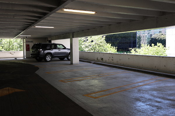 Crown Plaza Garage 055