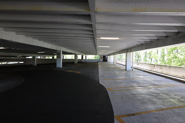 Crown Plaza Garage 094