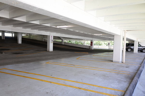 Crown Plaza Garage 068