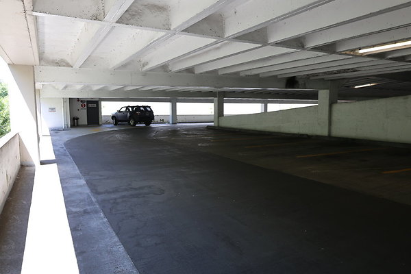 Crown Plaza Garage 011
