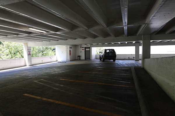 Crown Plaza Garage 019
