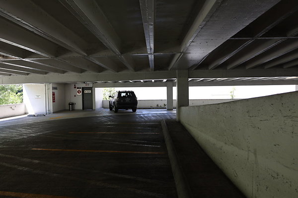 Crown Plaza Garage 016