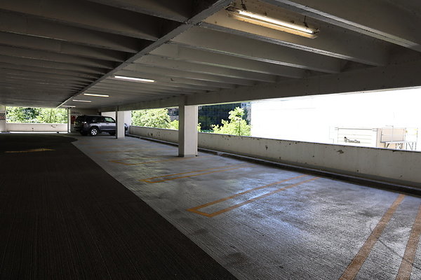 Crown Plaza Garage 053