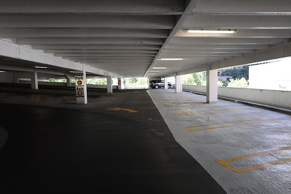 Crown Plaza Garage 044