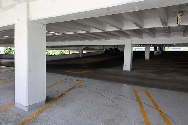 Crown Plaza Garage 064