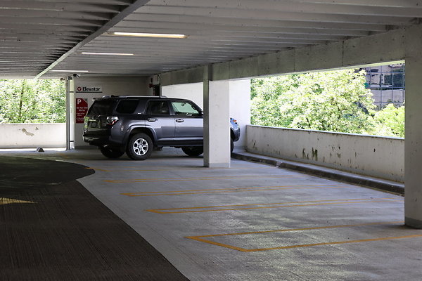 Crown Plaza Garage 050