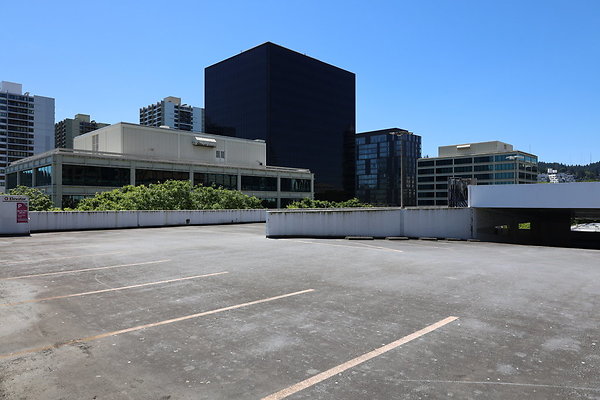 Crown Plaza Garage 202