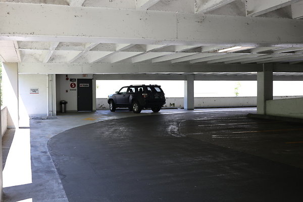 Crown Plaza Garage 012