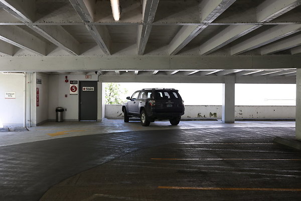 Crown Plaza Garage 015