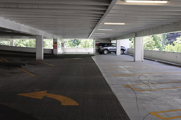 Crown Plaza Garage 046
