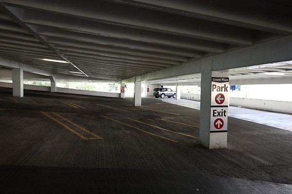 Crown Plaza Garage 033