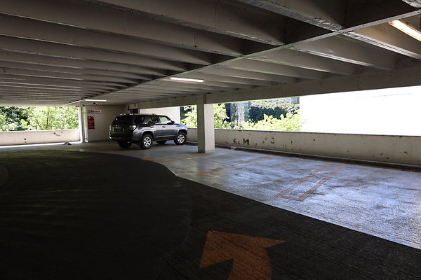 Crown Plaza Garage 058