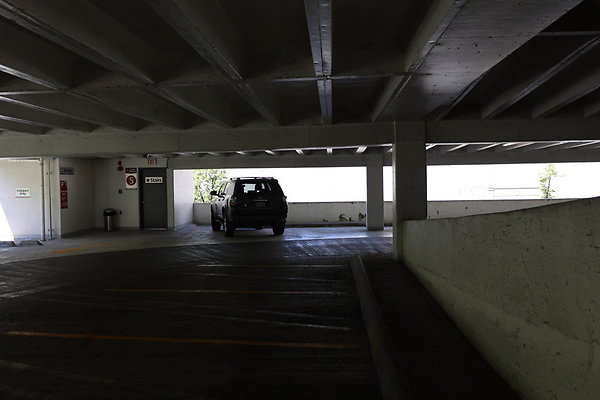 Crown Plaza Garage 017