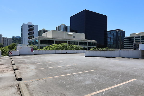 Crown Plaza Garage 203