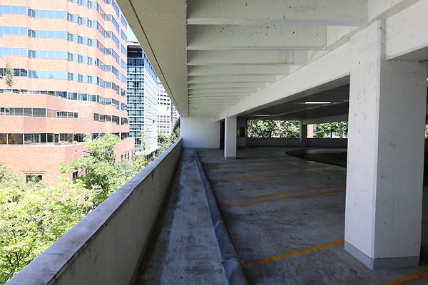 Crown Plaza Garage 062