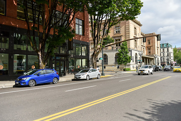 78 NEW NW Davis At NW Broadway