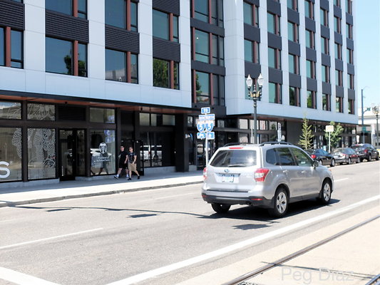 09 NE Grand Burnside