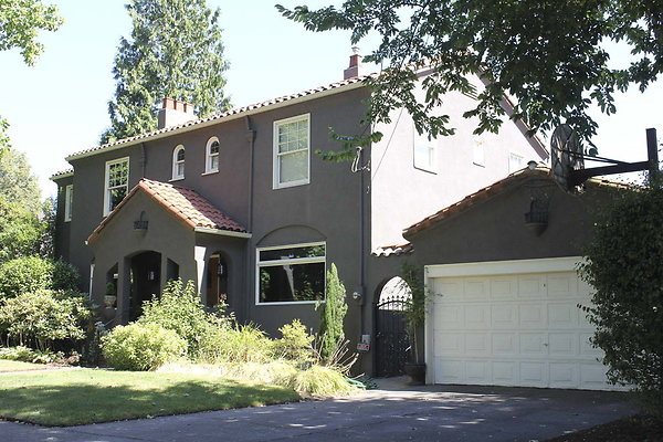 10 4431 NE Alameda St