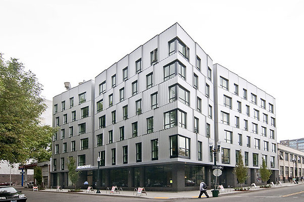 PNCA 01 WEB - Work is complete on the six-story ArtHouse residence for Pacific Northwest College of Art Students on Portland’s North Park Blocks. The building features 50 units over ground-floor retail spaces, which will be occupied by Glyph Café & Arts Space and retail store Table of Contents. Construction on the $7.3 million project was completed in nine months, in time for students to begin moving in next week.The building is located on the site of the former Powell’s Technical Books at 33 N.W. Park Ave. and is owned by the Powell family, who are leasing the building to PNCA. Project Ecological Development served as the project’s developer, and Walsh Construction was the general contractor. LEVER Architecture was the design architect, and LRS Architects served as the architect of record.