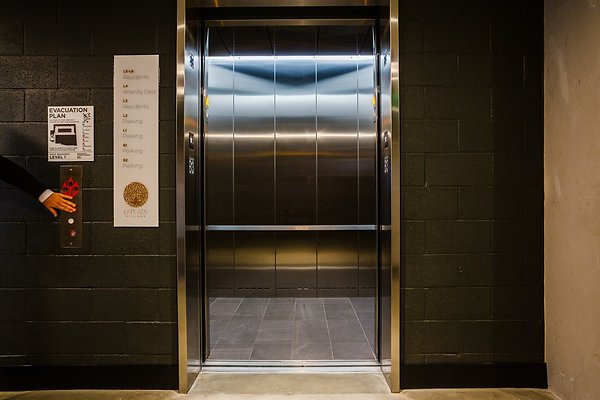 LAPLAZA-136 0 LAPLAZA-136 0