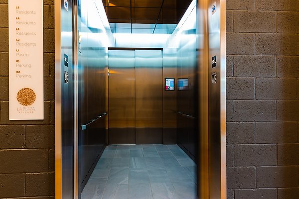 LAPLAZA-52 0 LAPLAZA-52 0