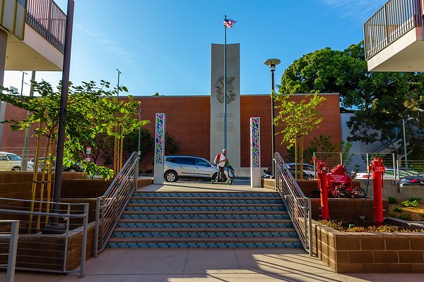 LAPLAZA-33 0 LAPLAZA-33 0