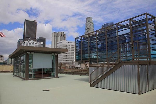 32 UN 8101LA 32 UN 8101LA