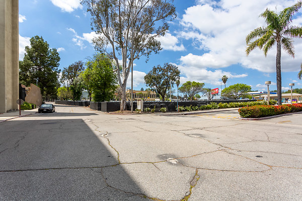 6100-WoodlandHills-00275 6100-WoodlandHills-00275