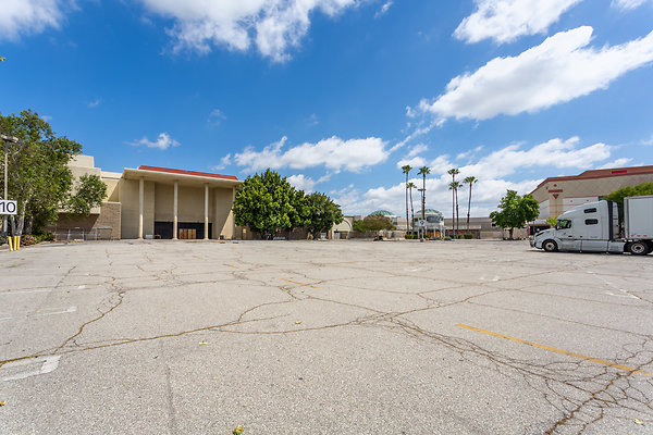 6100-WoodlandHills-00273 6100-WoodlandHills-00273