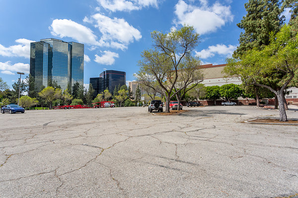 18 KL 6100 Woodland Hills