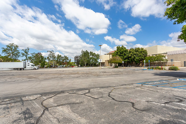 6100-WoodlandHills-00271 6100-WoodlandHills-00271