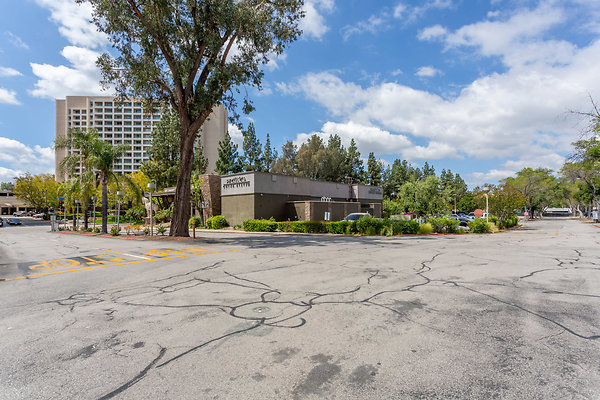 6100-WoodlandHills-00268 6100-WoodlandHills-00268