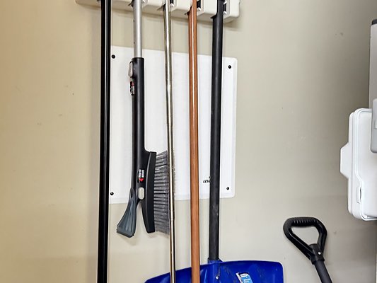 8.13 Chess Family Furniture flipper house SE Jackson Park 016 8.13 Chess Family Furniture flipper house SE Jackson Park 016