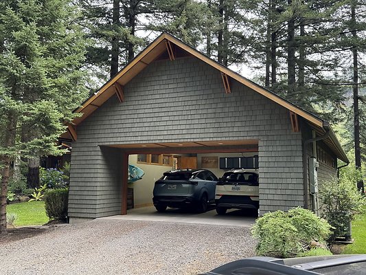 8.13 Chess Family Furniture flipper house SE Jackson Park 034 8.13 Chess Family Furniture flipper house SE Jackson Park 034