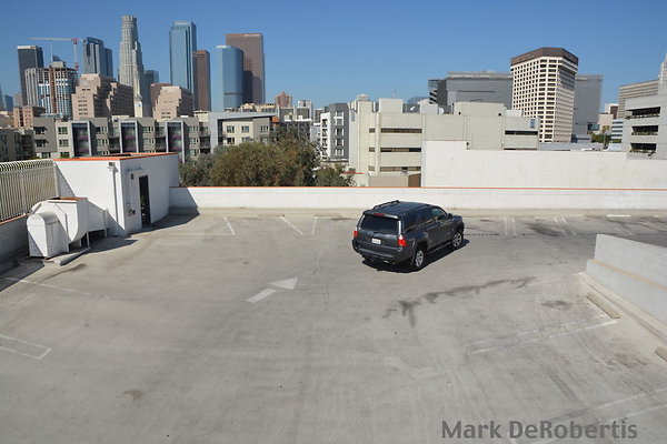 02 Joes 350 East 2nd Lower Platform