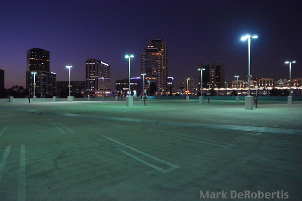 03 LB Aquarium Roof Night