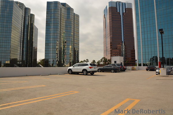 073  100 Oceangate LB